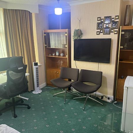 Room Canvey Island Екстериор снимка