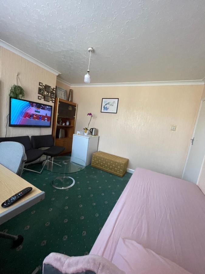 Room Canvey Island Екстериор снимка